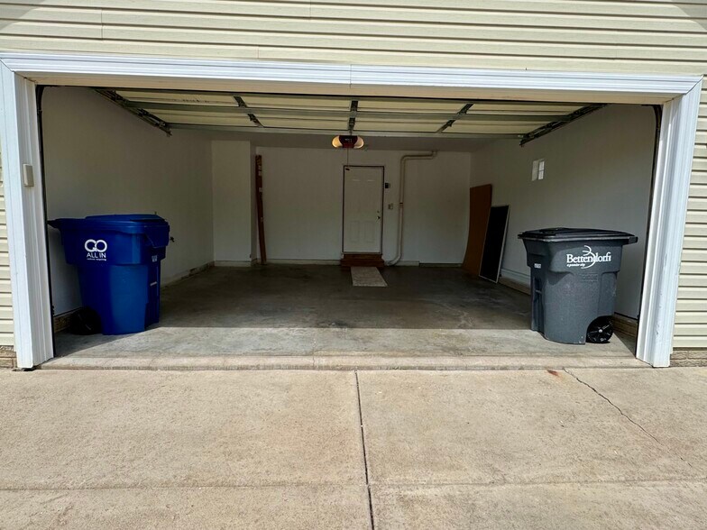 Building Photo - 3054 Cherrywood Dr