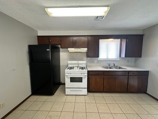Building Photo - 3904 Overland Dr