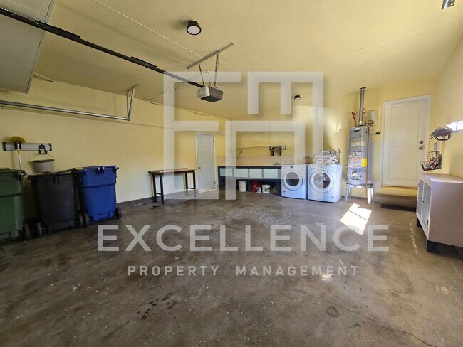 Building Photo - 2 Story 4/2 + Office, Hwf, Pets Negotiable...