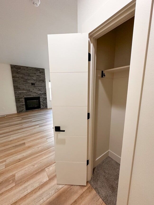 Building Photo - Newly Built Luxury Duplex in Keizer