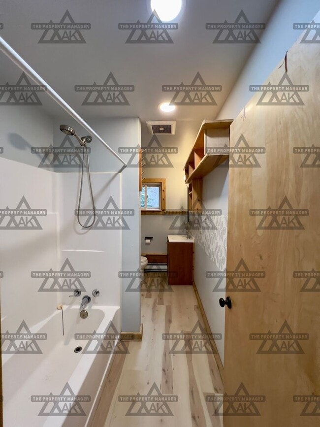 Building Photo - Cozy 1-Bedroom Loft Home with Office & Covered Deck/Sorry no pets