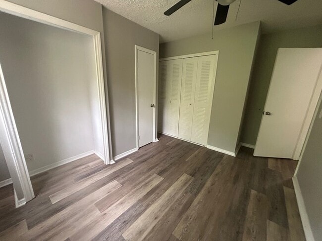 Building Photo - 240 Jamil Rd