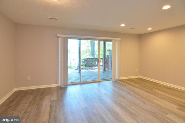 Building Photo - 13326 Waterside Cir