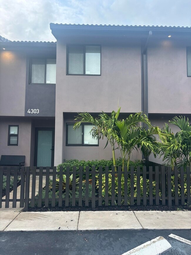 Building Photo - 4327 NW 115th Ave
