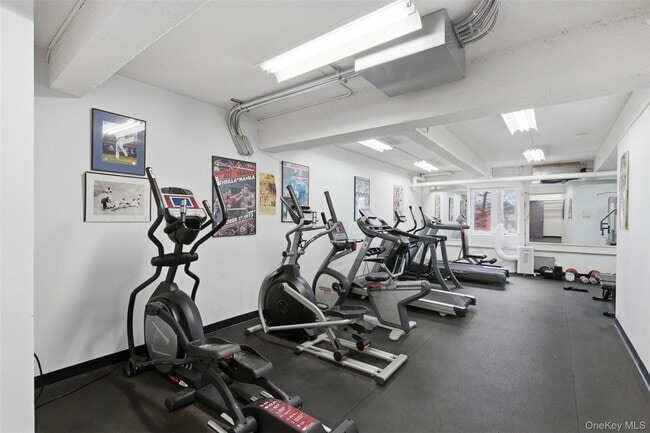 Building Photo - 555 Broadway