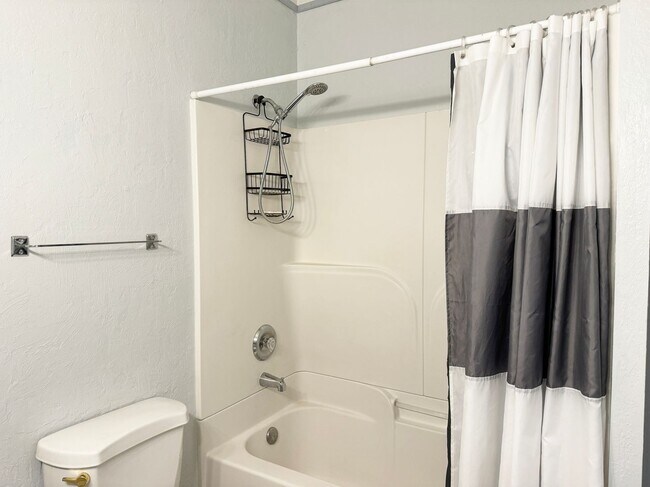 Building Photo - Darling 2 Bedroom Home in Hasley!