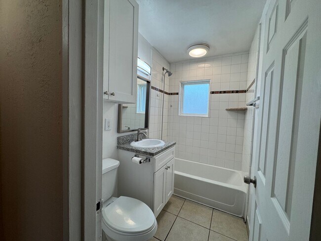 Building Photo - 2654 E Saginaw Way