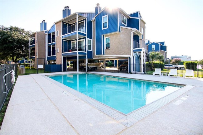 Building Photo - 18515 Egret Bay Blvd