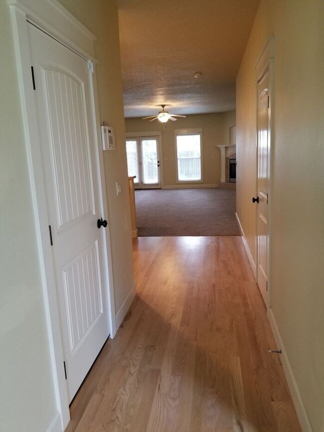 Building Photo - Great Southeast Boise Location!