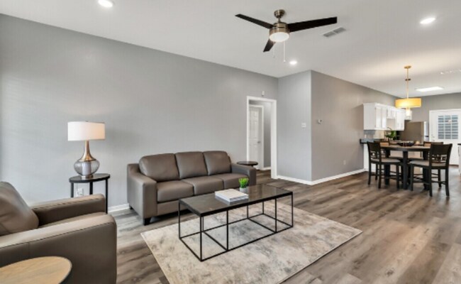 Building Photo - Partially Furnished 4 bed 4 bath near campus!