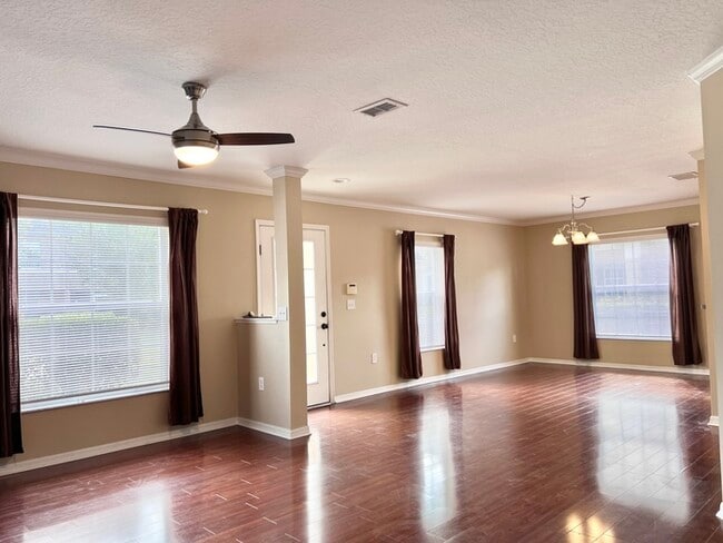Building Photo - PRICE REDUCED!  Gorgeous 3-bedroom, 2 1/2-...