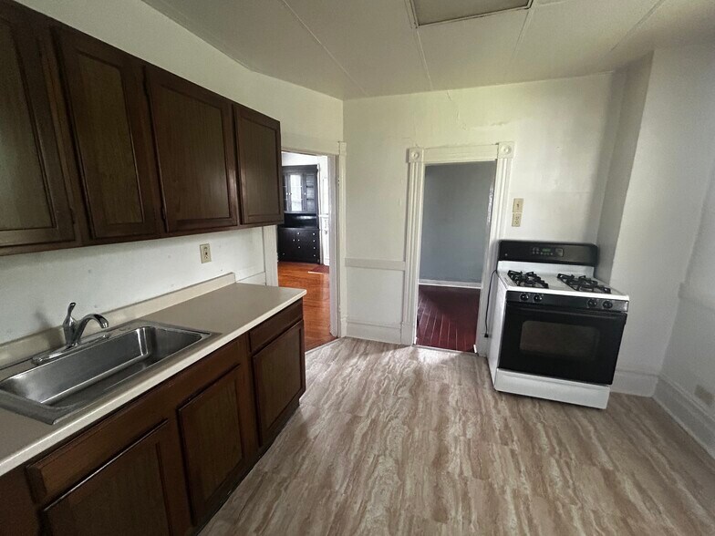 Building Photo - 106 Lynnwood Ave