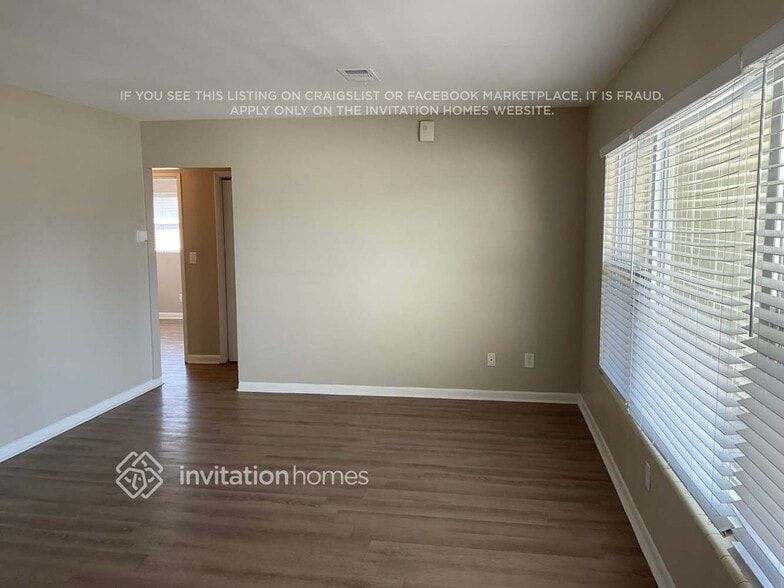 Building Photo - 1721 Greenhill Dr