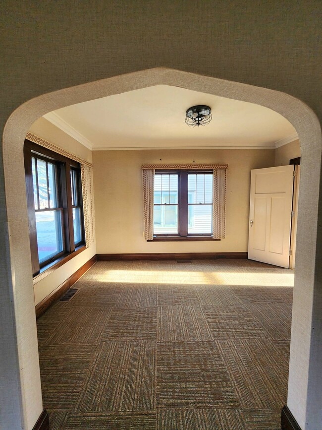 Building Photo - 1718 Grand Ave