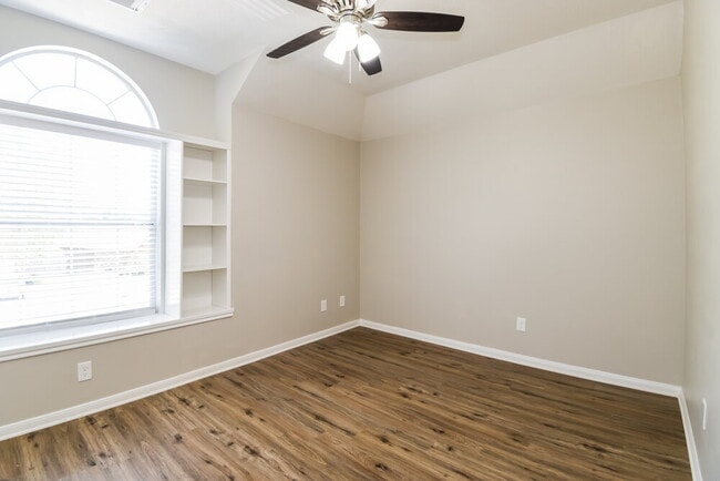 Building Photo - 216 Meadowhill Ln