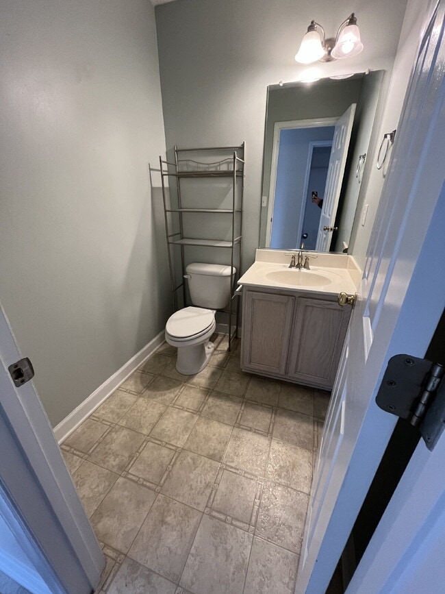 Building Photo - 145 Fiddlers Run Ct