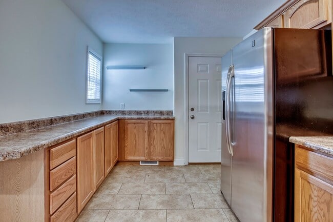 Building Photo - Beautiful Prairie Fields Townhouse — 3 Bed / 2.5 Bath + Loft