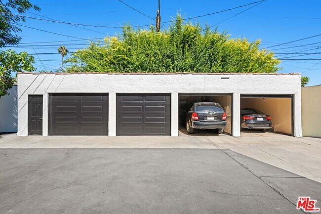 Building Photo - 424 N Gardner St