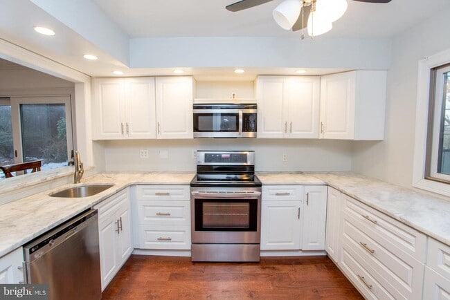 Building Photo - 17 Eden Roc