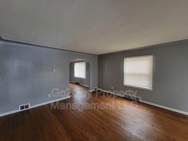 Building Photo - 2111 Ewald Cir