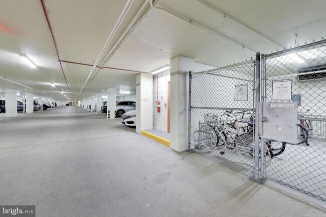 Building Photo - 1101 S Arlington Ridge Rd