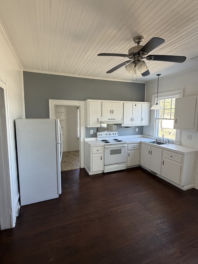 Building Photo - 411 Latham Ln