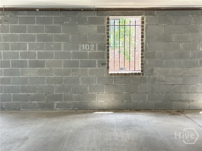 Building Photo - 425 E Mc Donough St