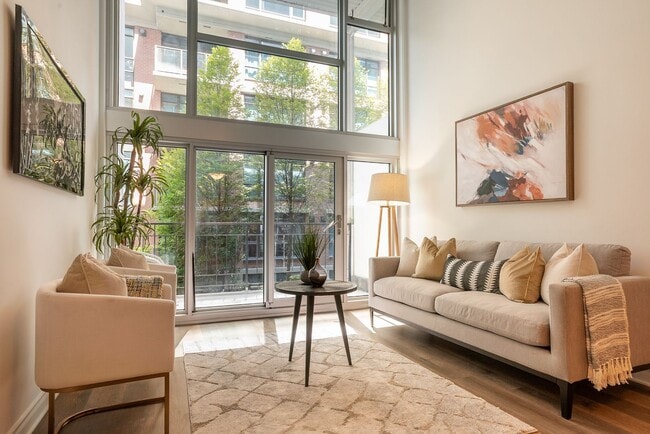 Building Photo - Modern Loft On First Hill!