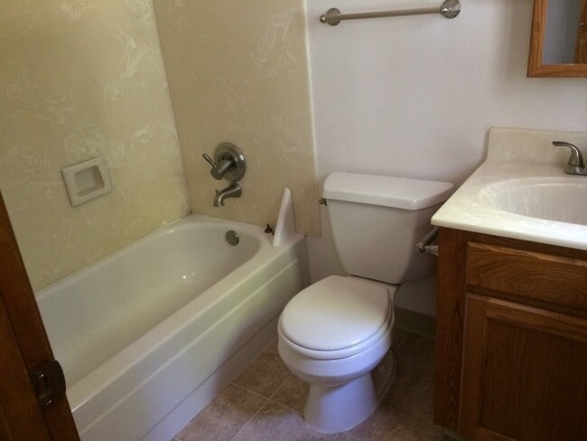 Building Photo - fros04