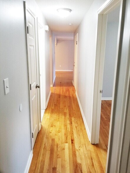 Building Photo - 186 Sheffield Lane