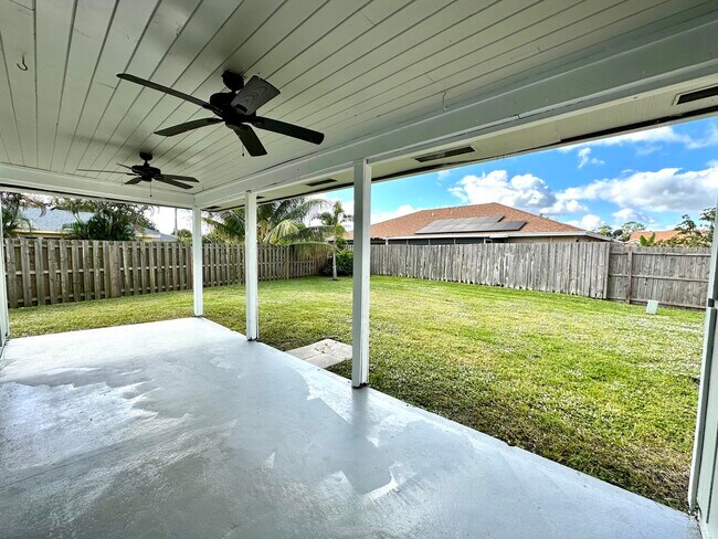Building Photo - 947 Country Wood Ct