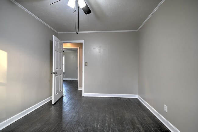 Building Photo - 108 Cottonwood Dr