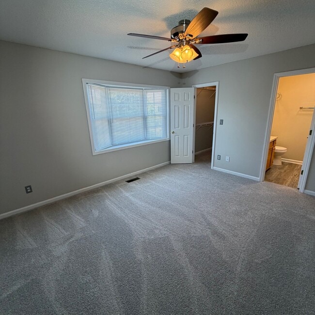 Building Photo - 2345 Vineyard Dr