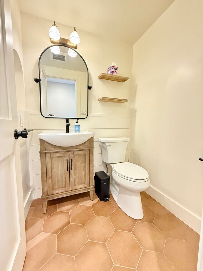 Building Photo - Beautiful Furnished New Construction Calis...