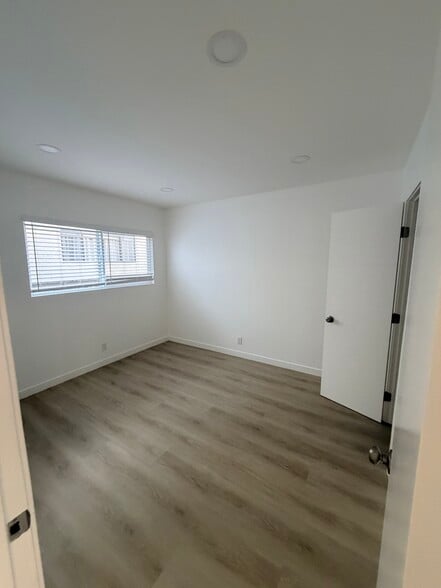 Building Photo - 940 S Venice Blvd