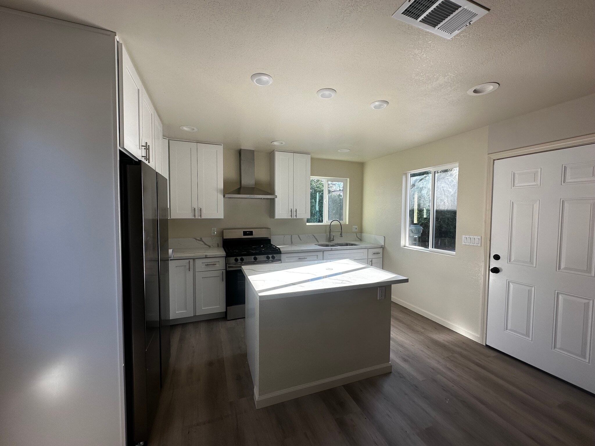 Building Photo - 1720 S Maple St