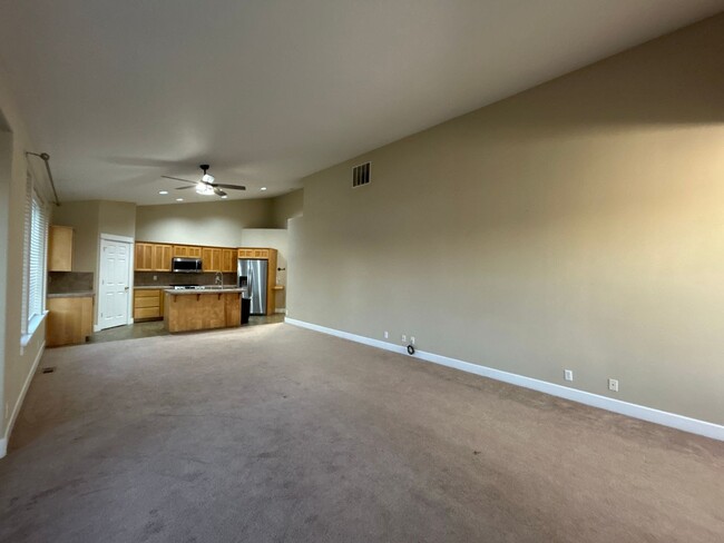 Building Photo - 3 Bedroom / 2 Bathroom House in Prineville...