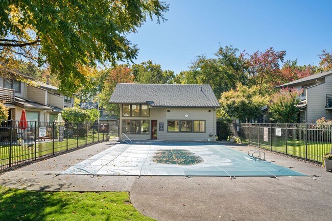 Building Photo - 2 bedroom Condo