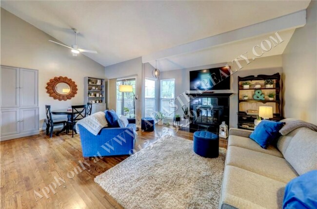 Building Photo - Beautiful Updated 3 Bed 3 Bath Home in Ove...