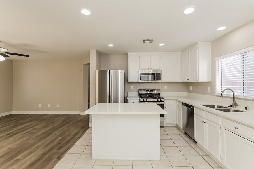 Building Photo - 217 Bella Matese Ave
