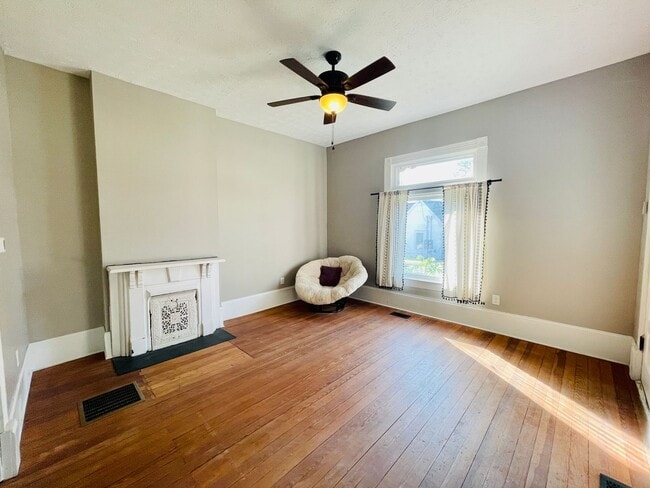 Building Photo - Beautiful Renovated 3 Bed 2 Bath Close to Downtown and UK