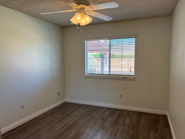 Building Photo - 1838 Coolcrest Way