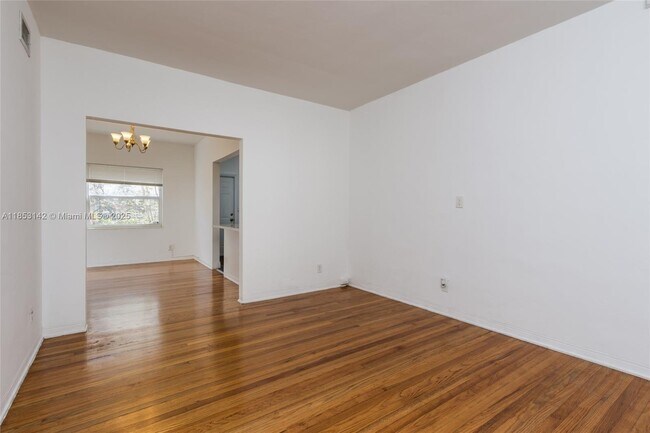 Building Photo - 723 NE 91st St