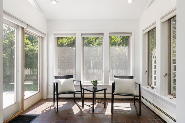 Building Photo - Open Concept Historic Home in Downtown Boz...