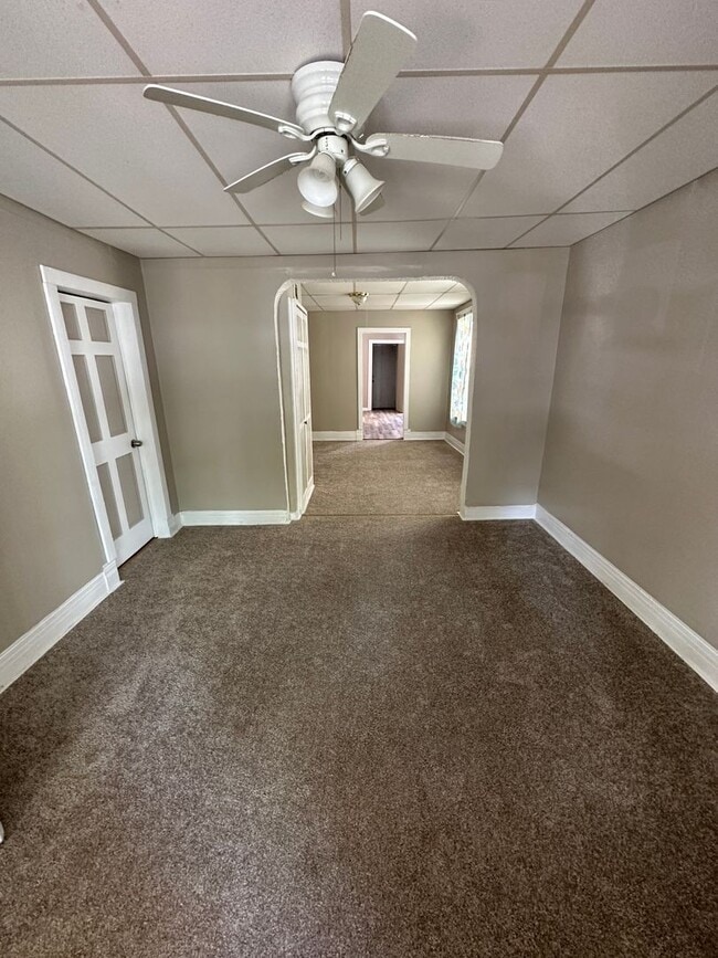 Building Photo - Spacious 5-Bedroom Home with 2 Full Baths, Freshly Rehabbed, Ready to rent