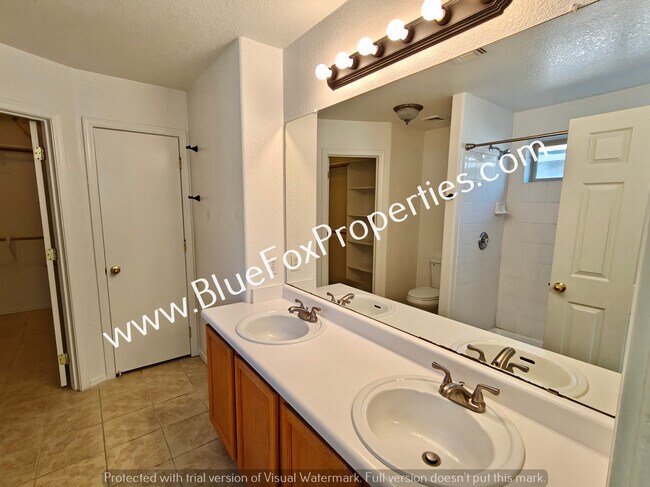 Building Photo - 7939 W Mural Hill Dr