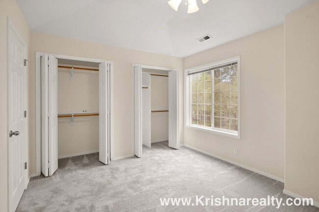 Building Photo - Charming 3 BD* 2.5 BA* Duplex **NEWLY RENOVATED** Located in Historic Orenco in the Elk Meadows C...