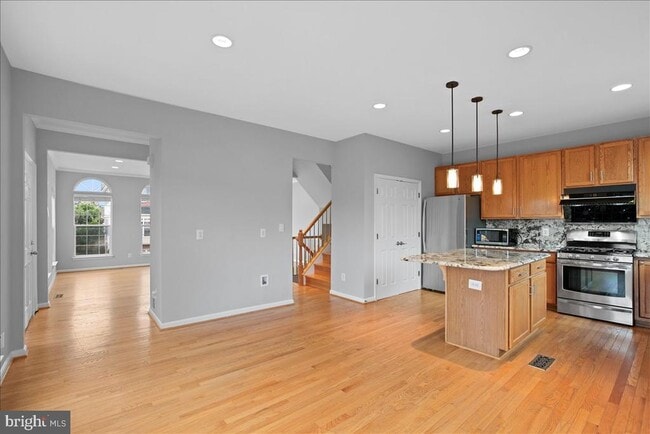 Building Photo - 6350 Regal Oak Dr
