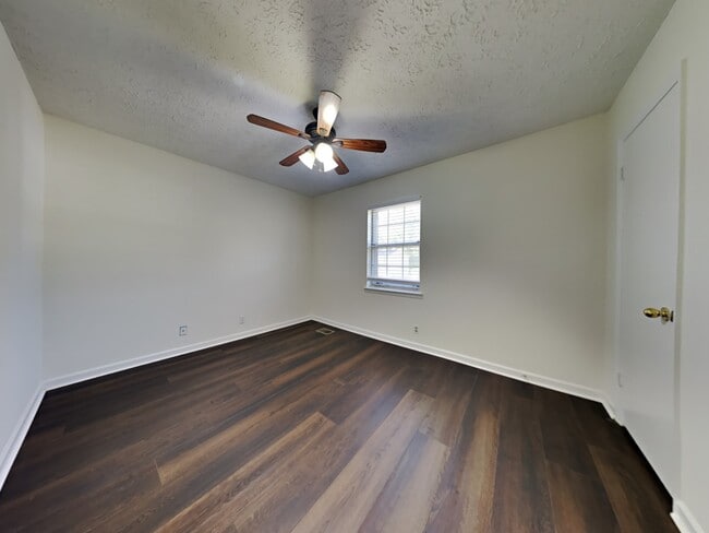 Building Photo - 1012 Patio Dr