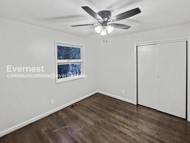 Building Photo - 4905 Scenic View Dr